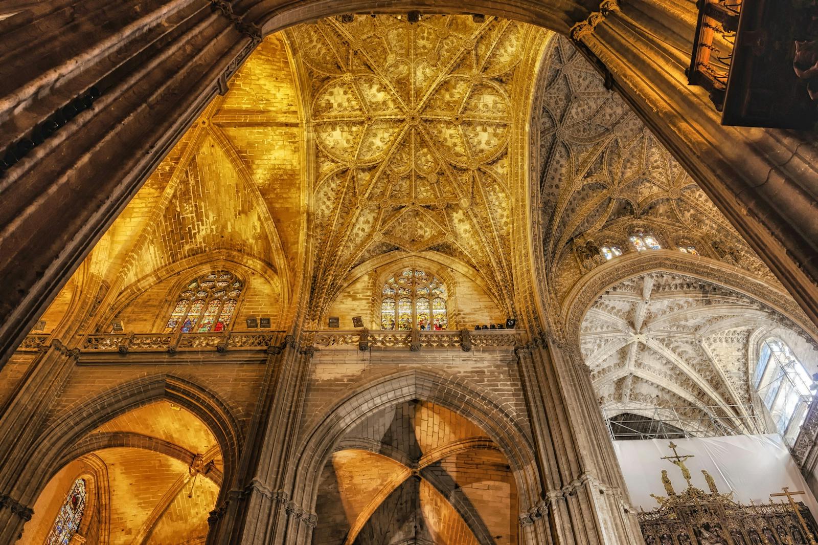 Overblikk over de gylne hveldingene i Sevilla-katedralen