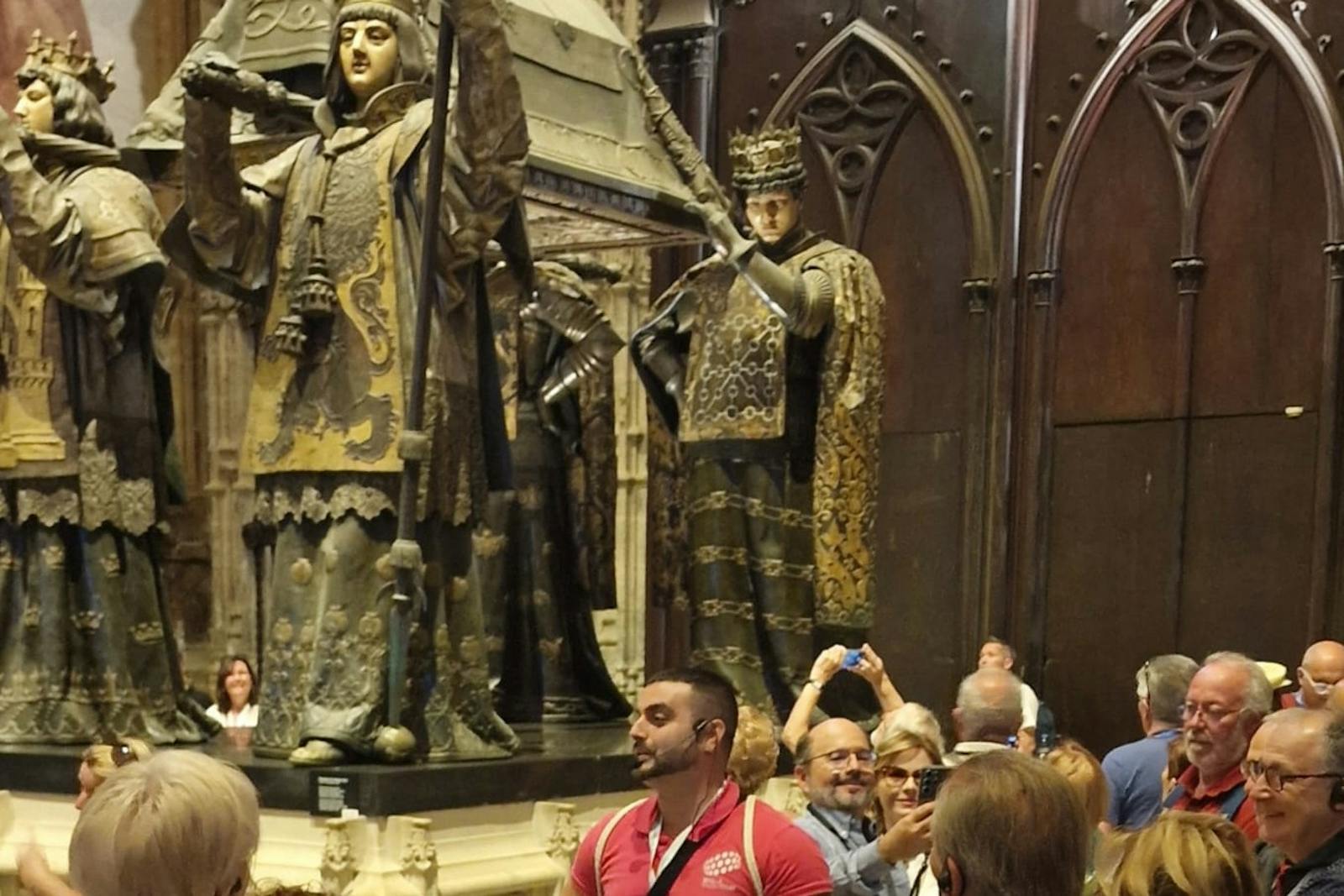 Szczegółowe królewskie statuy w Katedrze w Sewilli